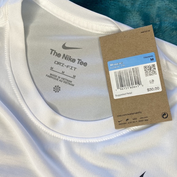 Nike Dri Fit T-Shirt - Picture 3 of 3